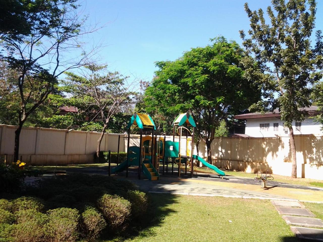 Cozy 2Br Staycation With Balcony Chateau Elysee For 4-6 Pax Paranaque City Eksteriør billede