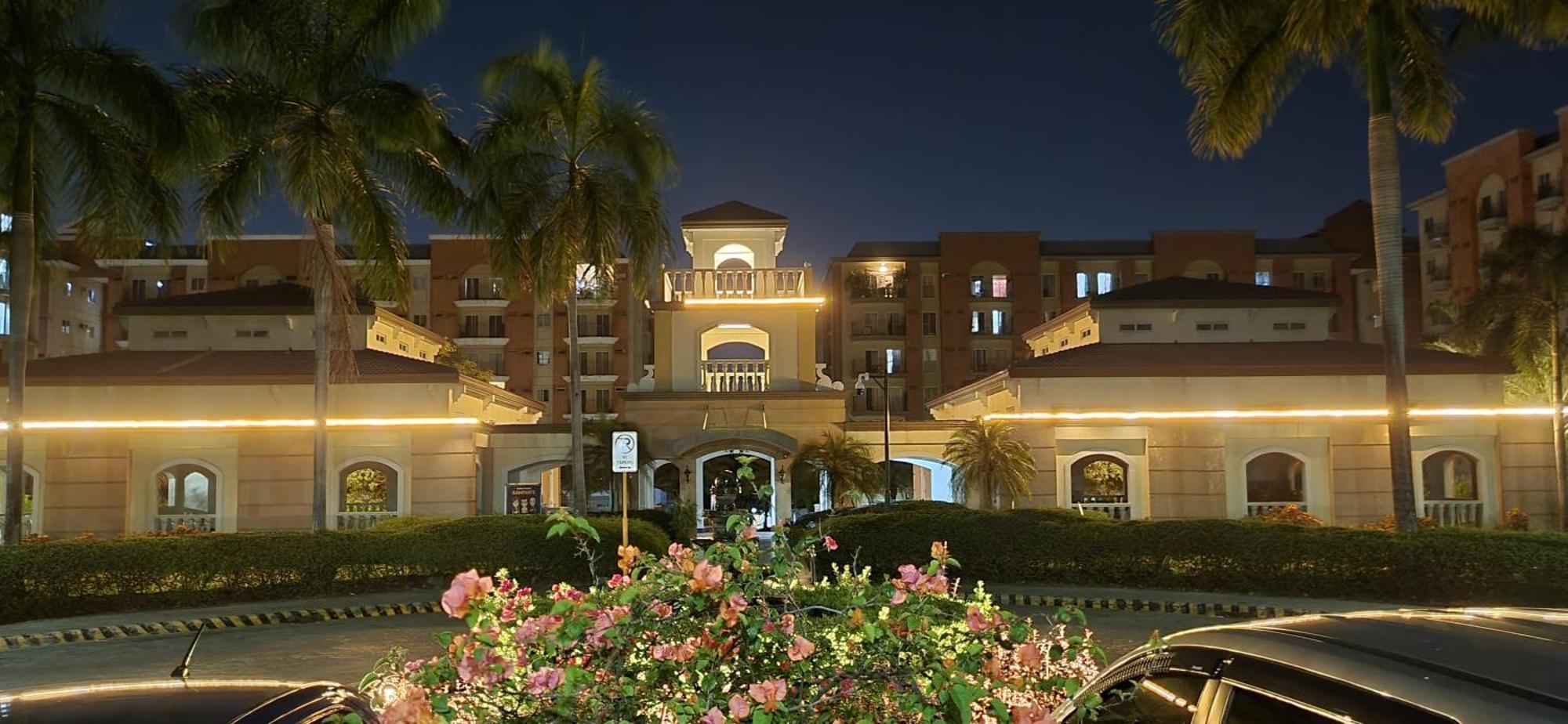 Cozy 2Br Staycation With Balcony Chateau Elysee For 4-6 Pax Paranaque City Eksteriør billede